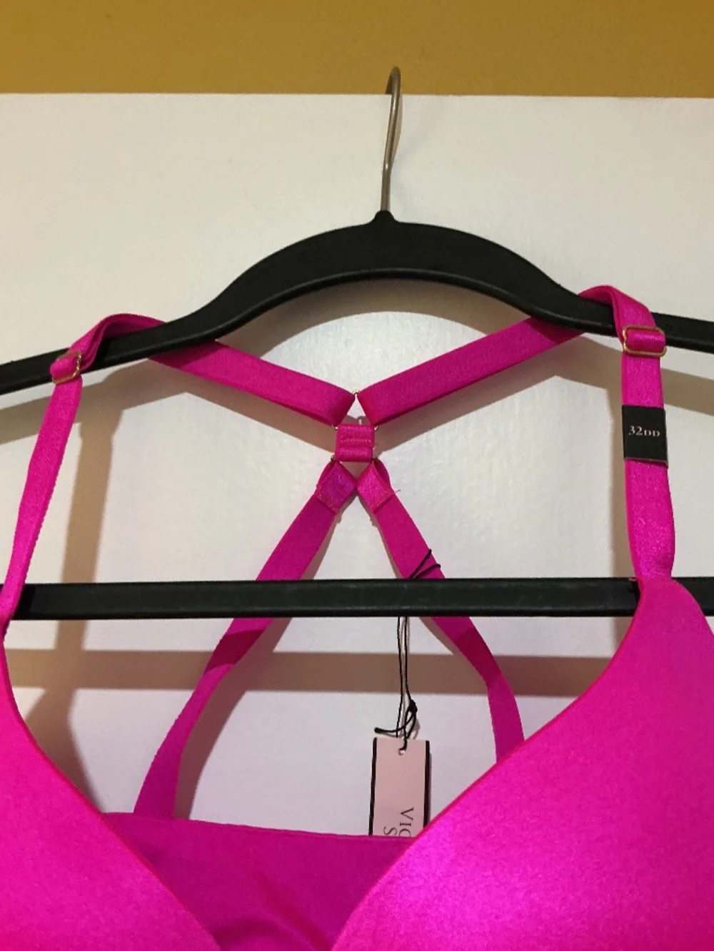NWT Victoria’s Secret Hot Pink Push-up Front closure bra 32DD